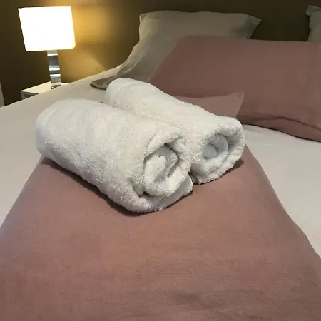 Les Mandarins Bed & Breakfast Baladou