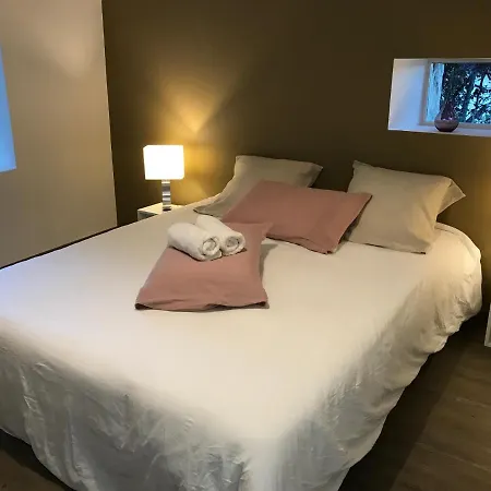 Les Mandarins Nocleg ze śniadaniem 3*