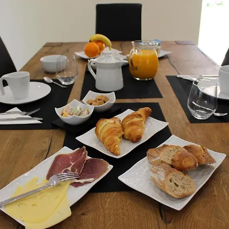 Les Mandarins Bed & Breakfast