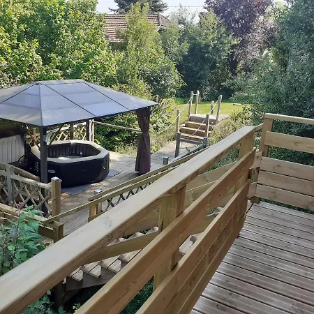 Les Mandarins Bed & Breakfast 3*